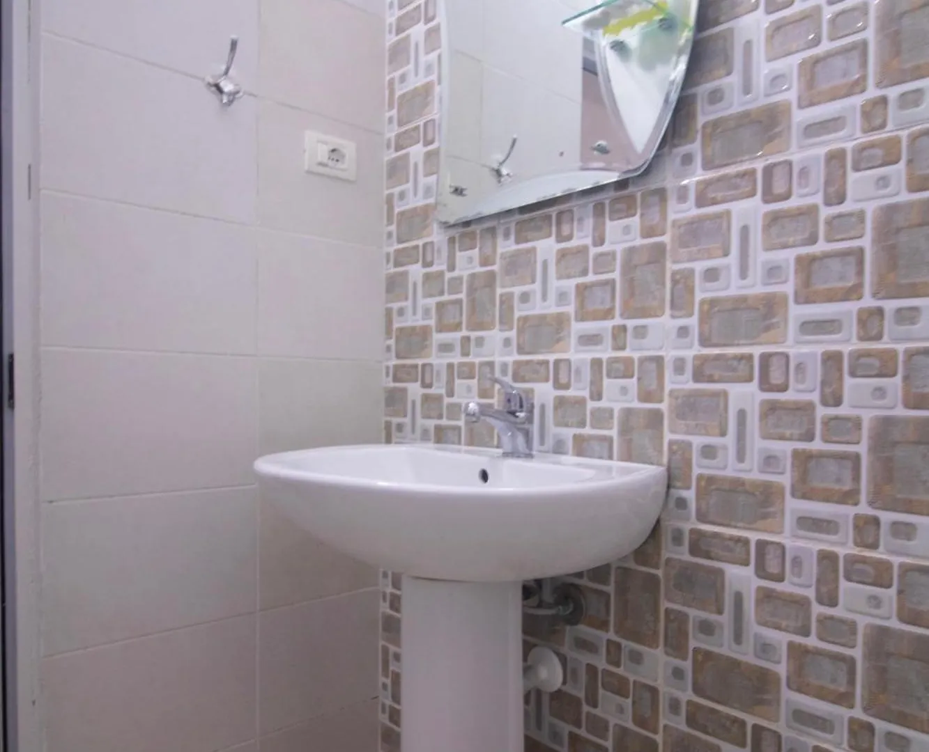 Hotel Princ Golem  3*, Golem (Tirana)